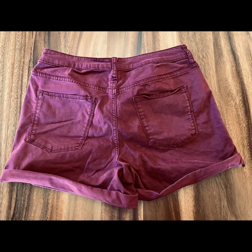 Universal Thread Women's Burgundy and Black Shorts - Picture 7 of 9